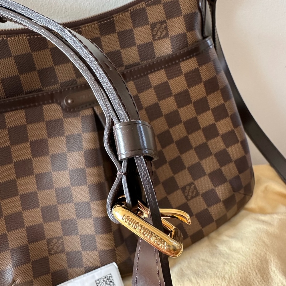 Louis Vuitton Damier Crossbody - Picture 3 of 16
